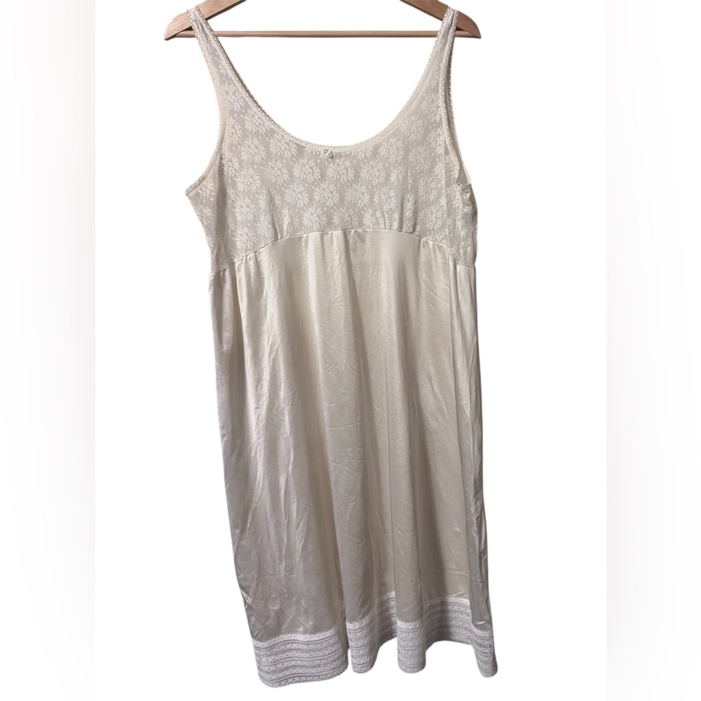 Vintage Sliperfection white full slip lace top and hem Size Large